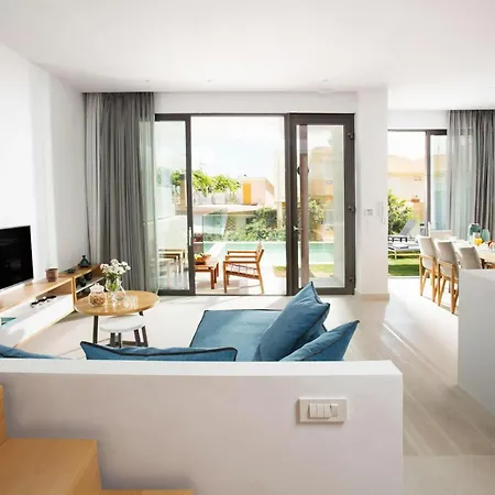 Readmyhostprofile! Luxury 4 Bedroom With Pool *