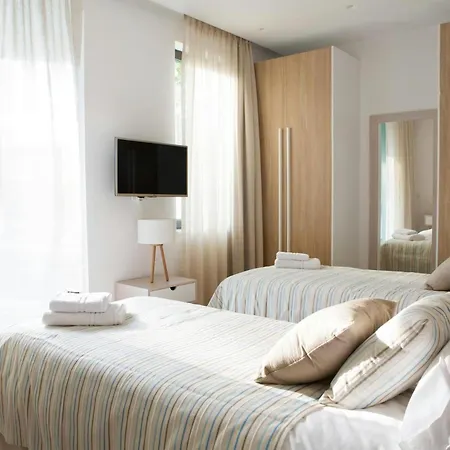 Readmyhostprofile! Luxury 4 Bedroom With Pool Apartment